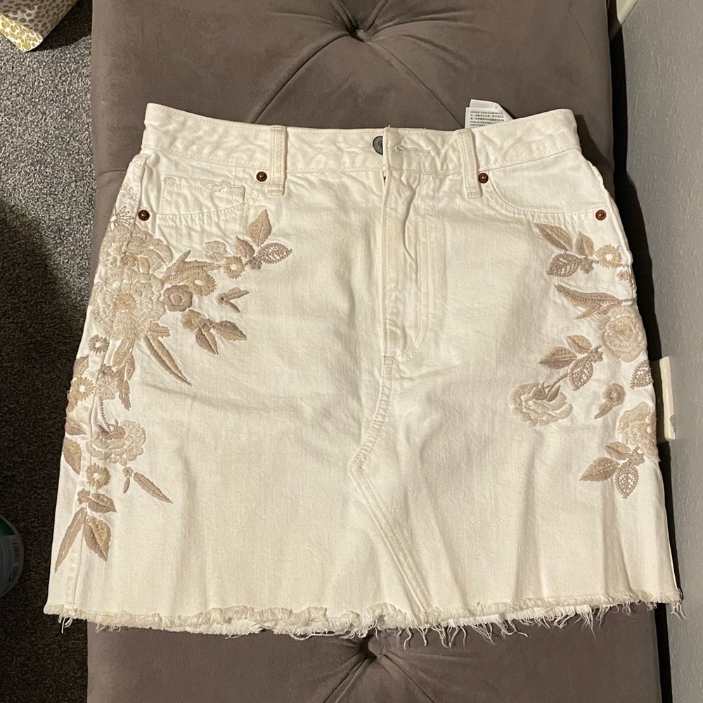White skirt with embroidered detail